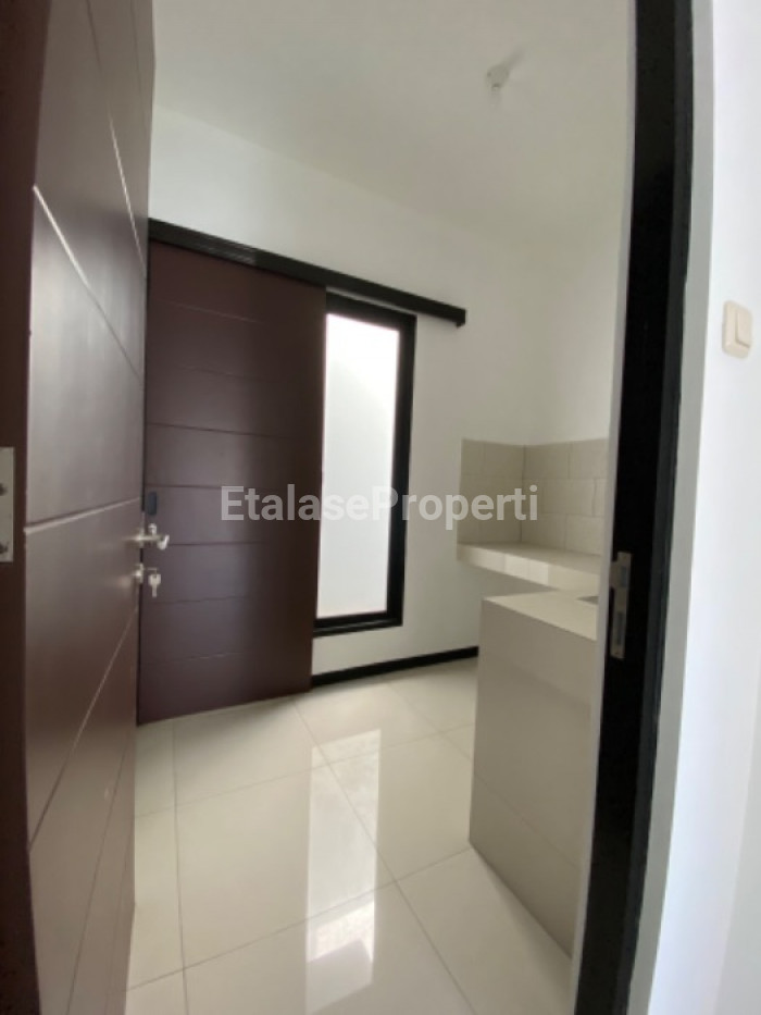 Foto properti Dijual Rumah Baru Lebak Timur 8