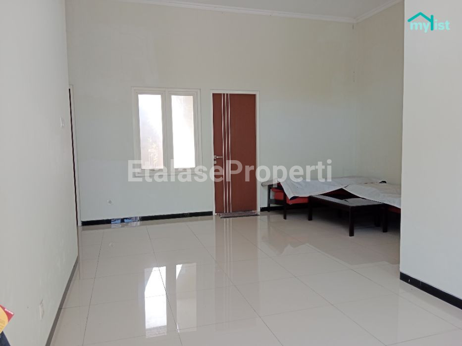 Foto properti Dijual Rumah Minimalis Siap Huni Taman Rivera Regency Rungkut 4