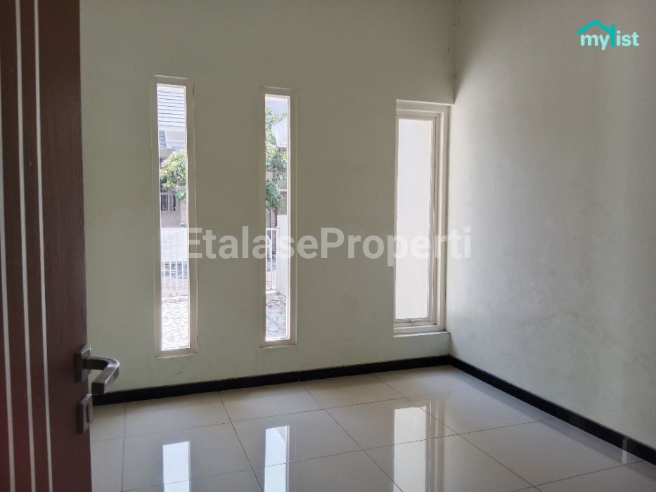 Foto properti Dijual Rumah Minimalis Siap Huni Taman Rivera Regency Rungkut 5