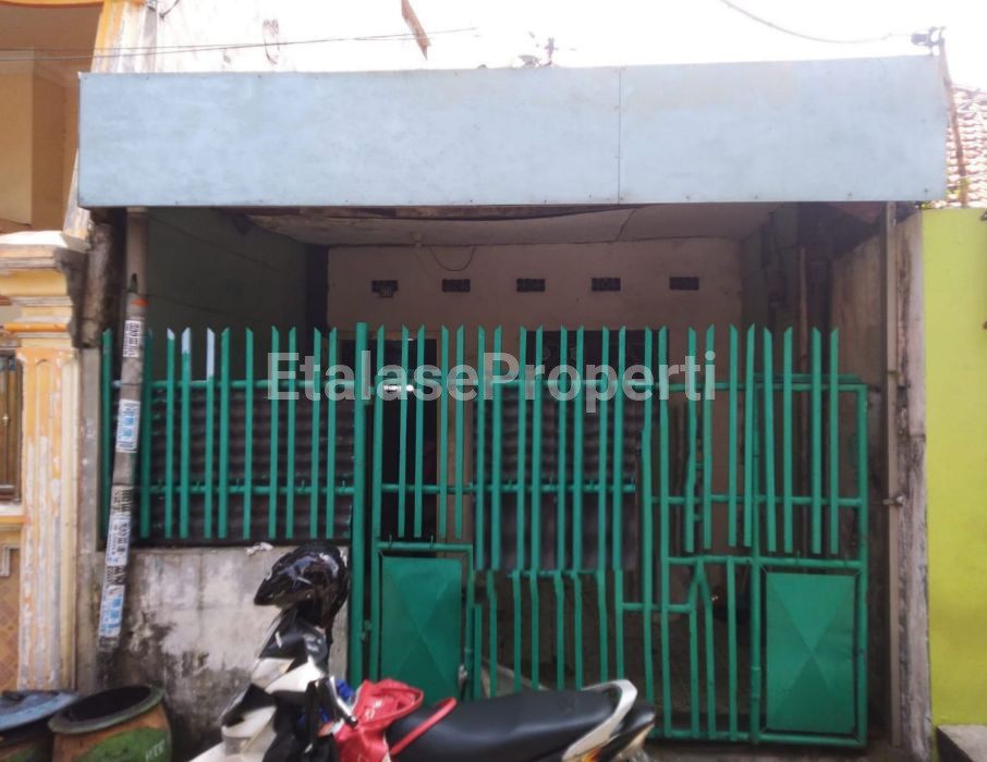 Foto properti Dijual Cepat! Rumah Hitung Tanah Siap Huni Kawasan Surabaya Pusat 1