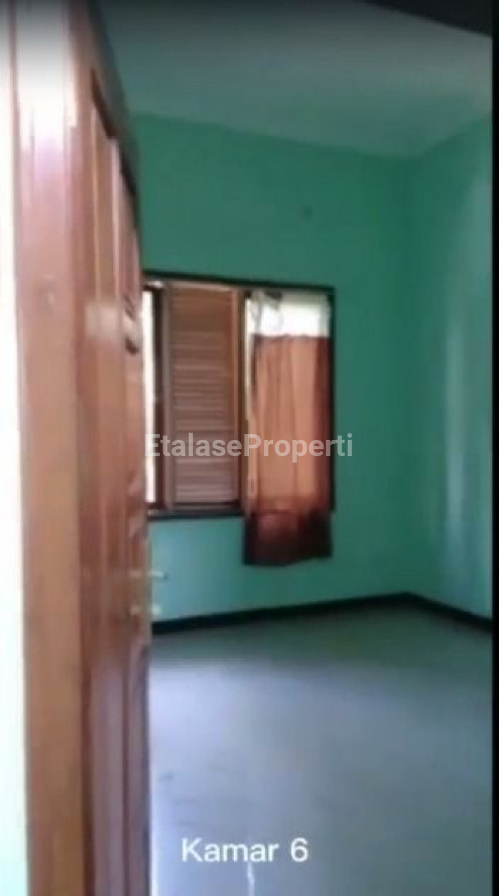 Foto properti Disewakan Rumah Di Sebrang Jalan Raya Utama Gayungsari Barat 2