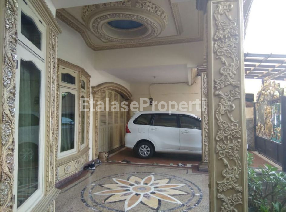 Foto properti Dijual Rumah Mewah Minimalis Gayungsari 2