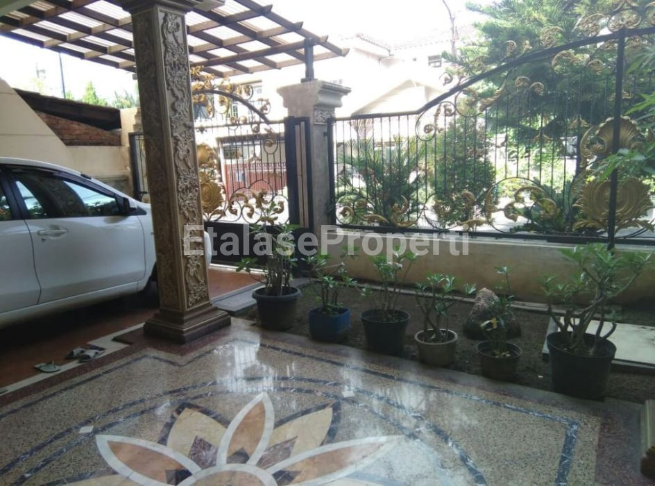 Foto properti Dijual Rumah Mewah Minimalis Gayungsari 4