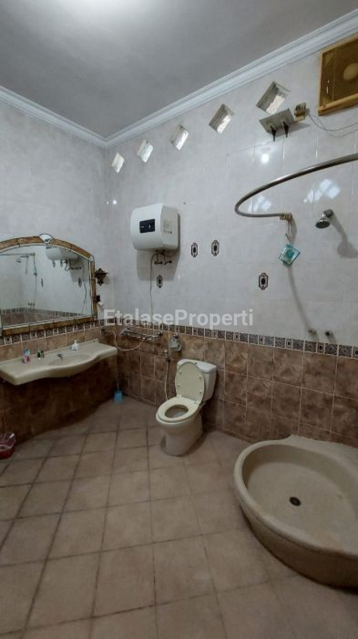 Foto properti Disewakan Rumah Paling BERSIH & TERAWAT Di Gayungsari 1