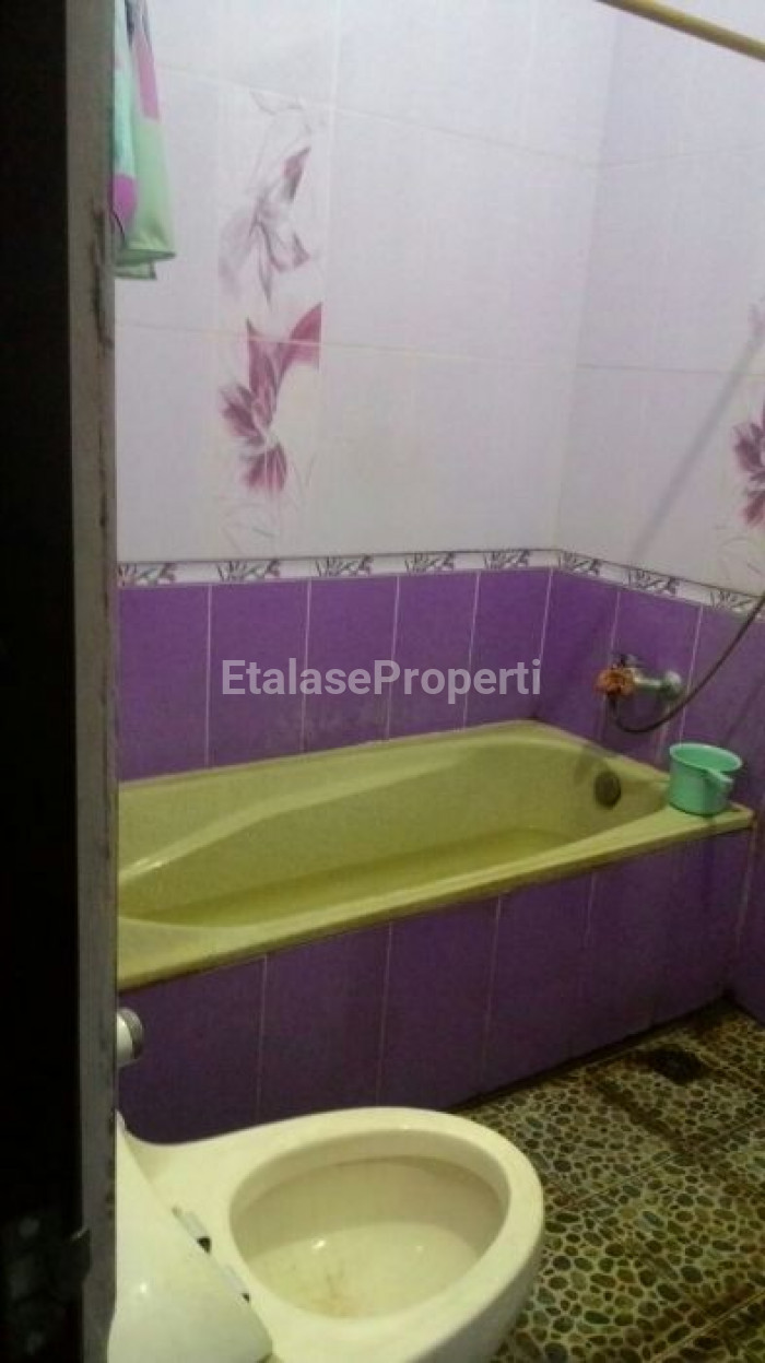 Foto properti Dijual Rumah Di Sebrang Jalan Raya Utama Gayungsari Barat 8