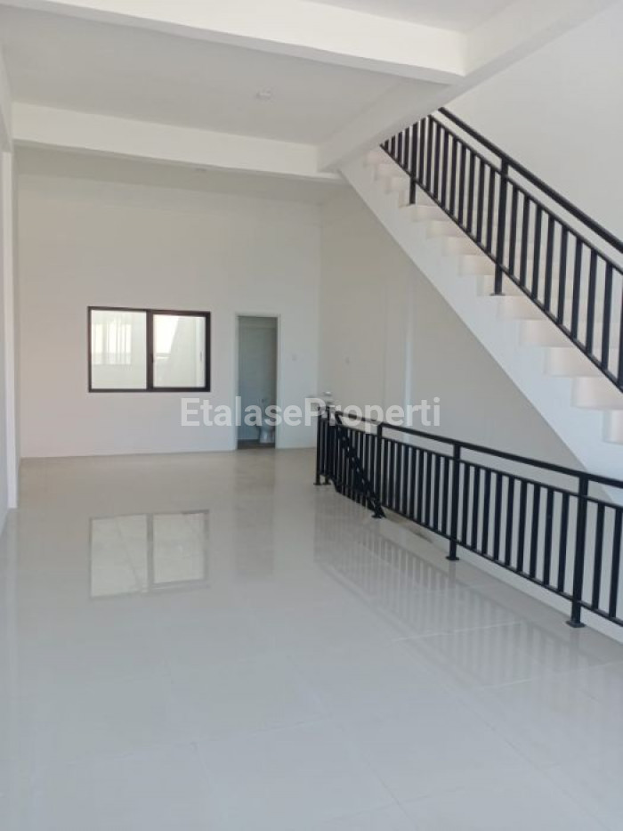 Foto properti Disewakan Ruko Gress Di Eastern Park 2