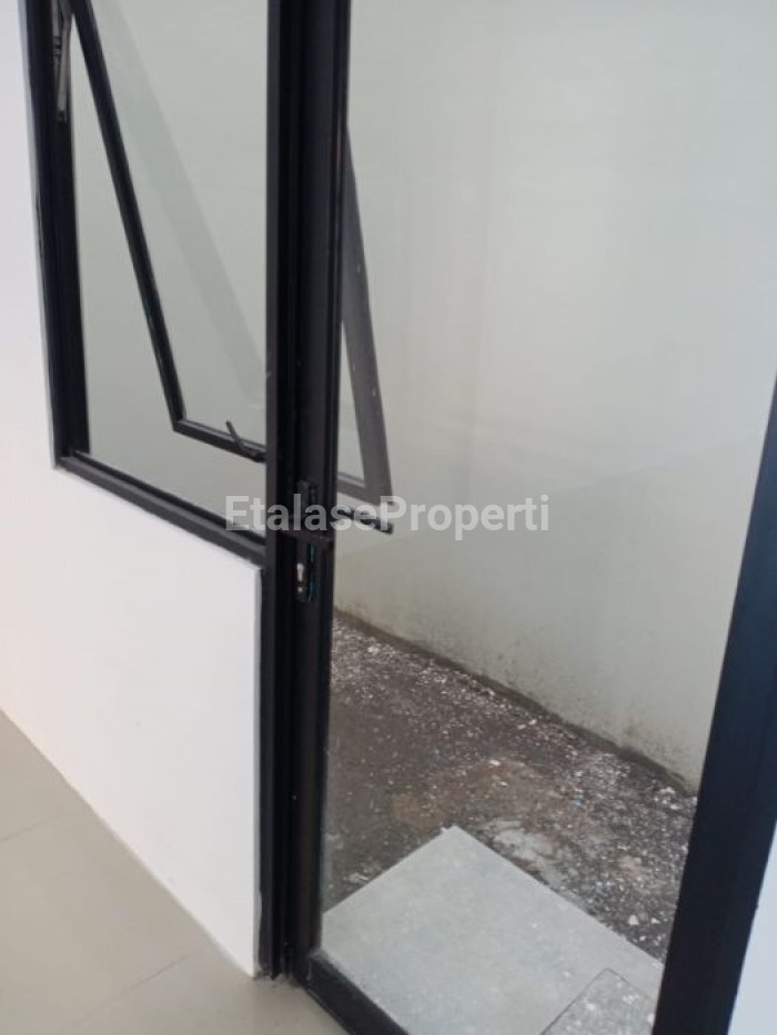 Foto properti Disewakan Ruko Gress Di Eastern Park 3
