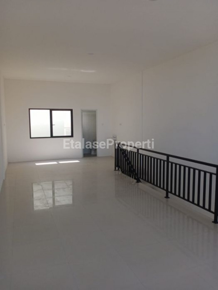 Foto properti Disewakan Ruko Gress Di Eastern Park 5
