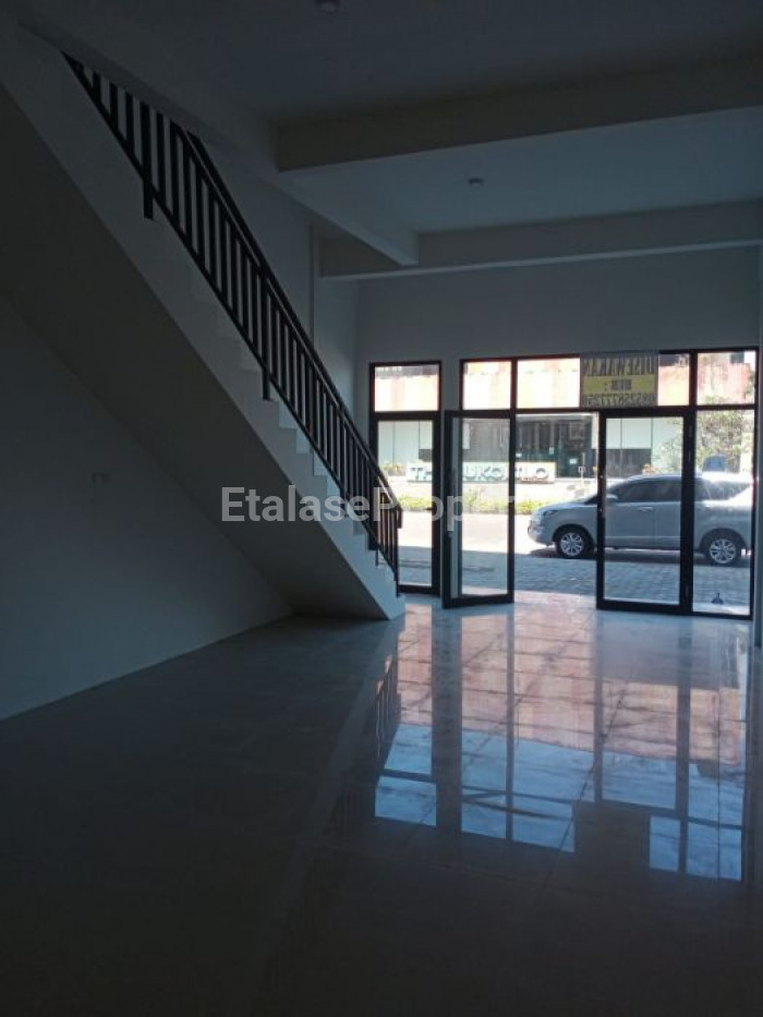 Foto properti Disewakan Ruko Gress Di Eastern Park 6
