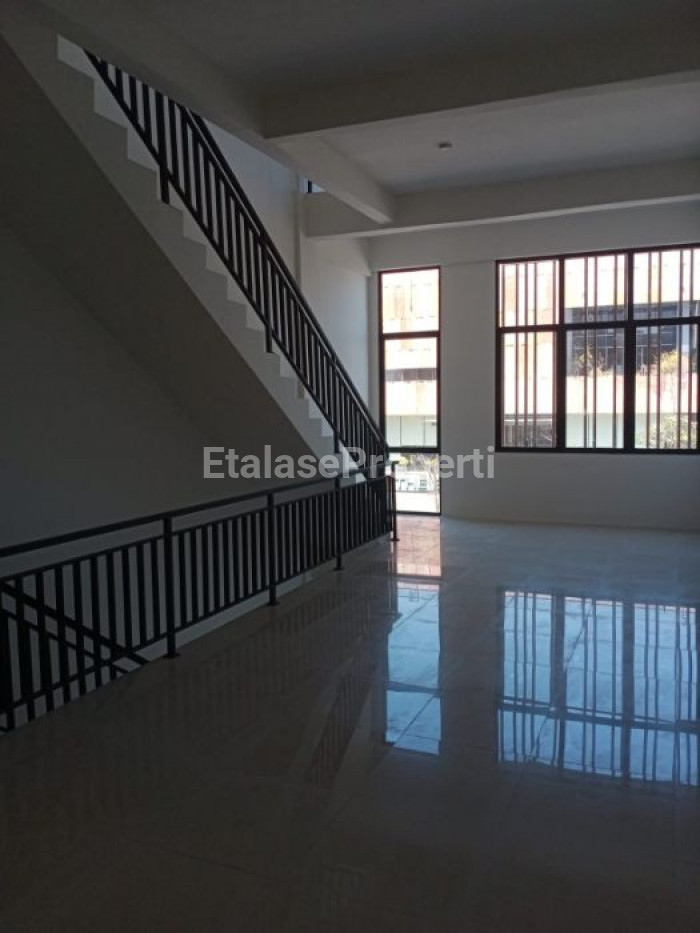 Foto properti Disewakan Ruko Gress Di Eastern Park 8