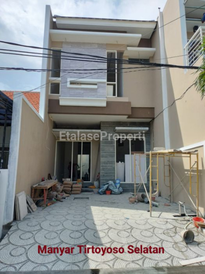 Foto properti Dijual Rumah Gress Di Manyar Tirtoyoso Selatan 1