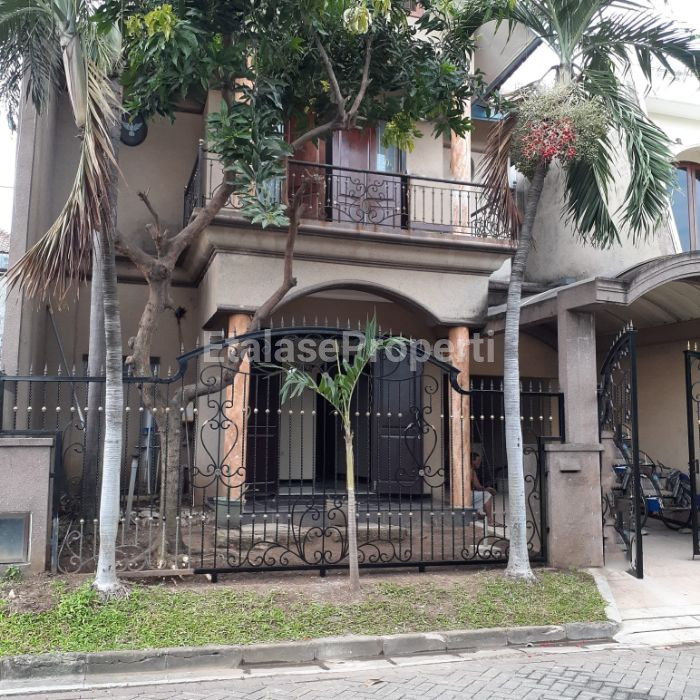 Foto properti Jual Rumah Kejawan Putih Mutiara Pakuwon City Semi Furnish 1