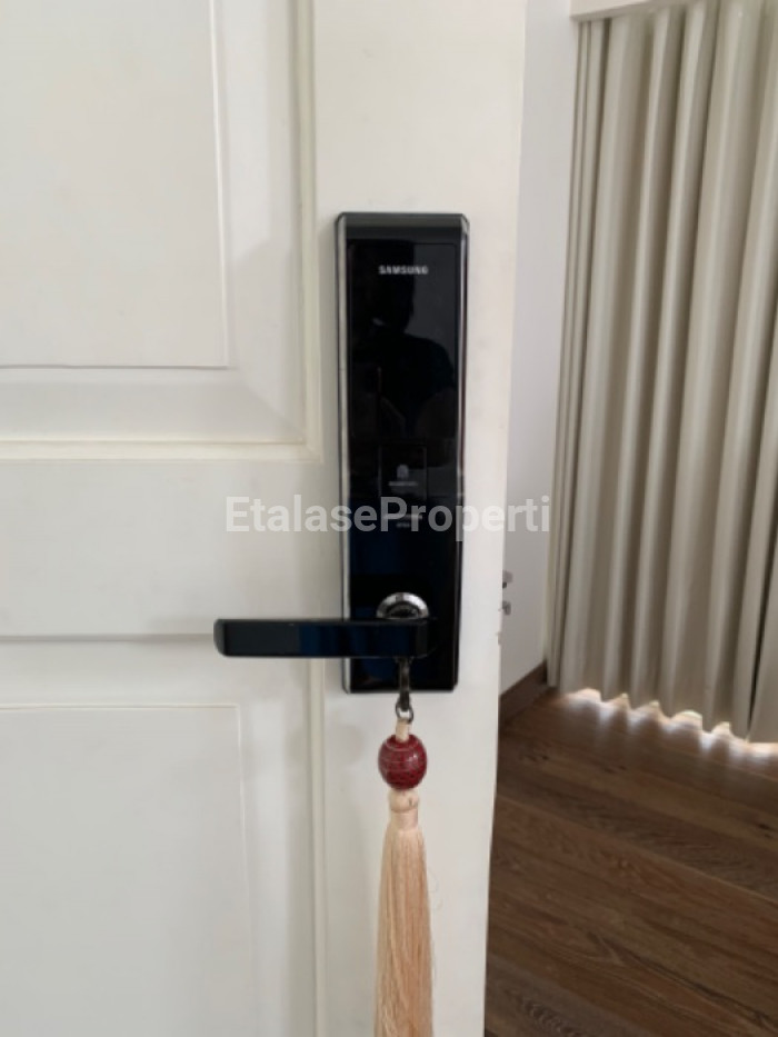 Foto properti Dijual Rumah Pakuwon Indah La Riz Ville Interior Mewah American Style 4