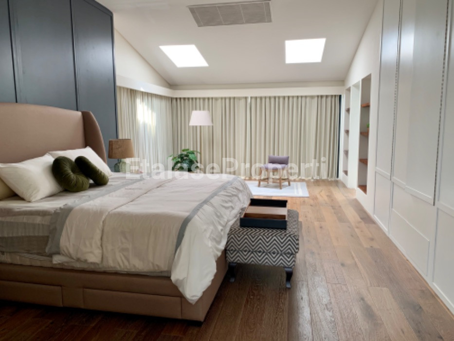 Foto properti Dijual Rumah Pakuwon Indah La Riz Ville Interior Mewah American Style 5