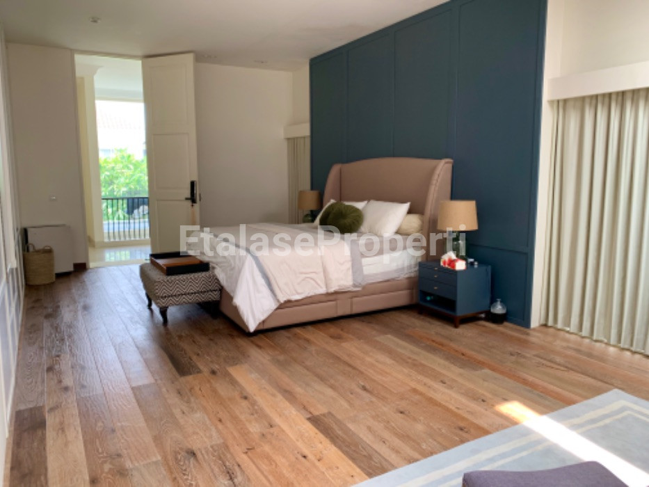 Foto properti Dijual Rumah Pakuwon Indah La Riz Ville Interior Mewah American Style 6