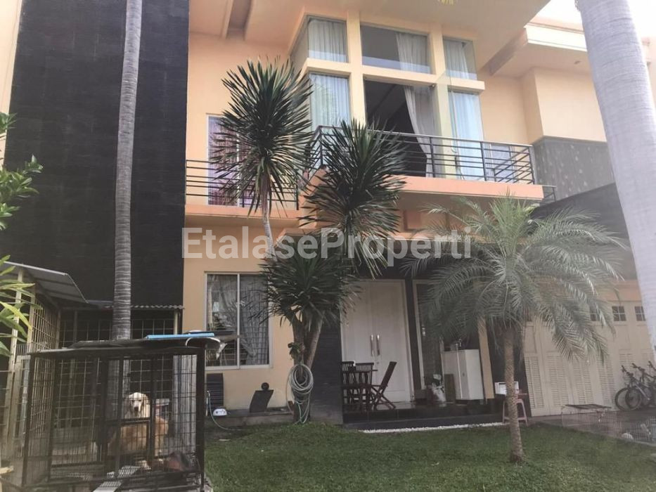Foto properti Rumah Siap Huni Terawat Baik Surabaya Barat 3