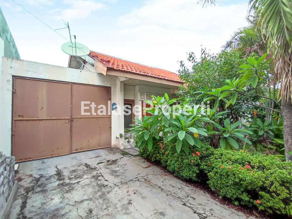 Foto properti *Dijual Rumah Rungkut Asri Barat Hitung Tanah* 1