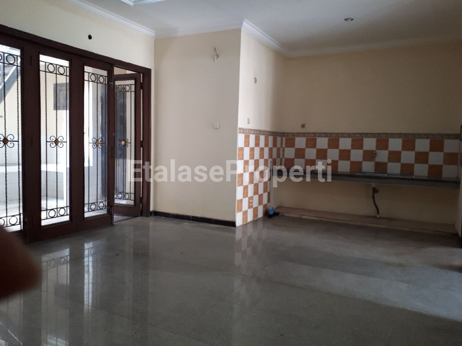 Foto properti SEWA RUMAH SIAP HUNI 2 LANTAI DI VILA BUKIT MAS CLUSTER PARIS,  SURABAYA BARAT 2