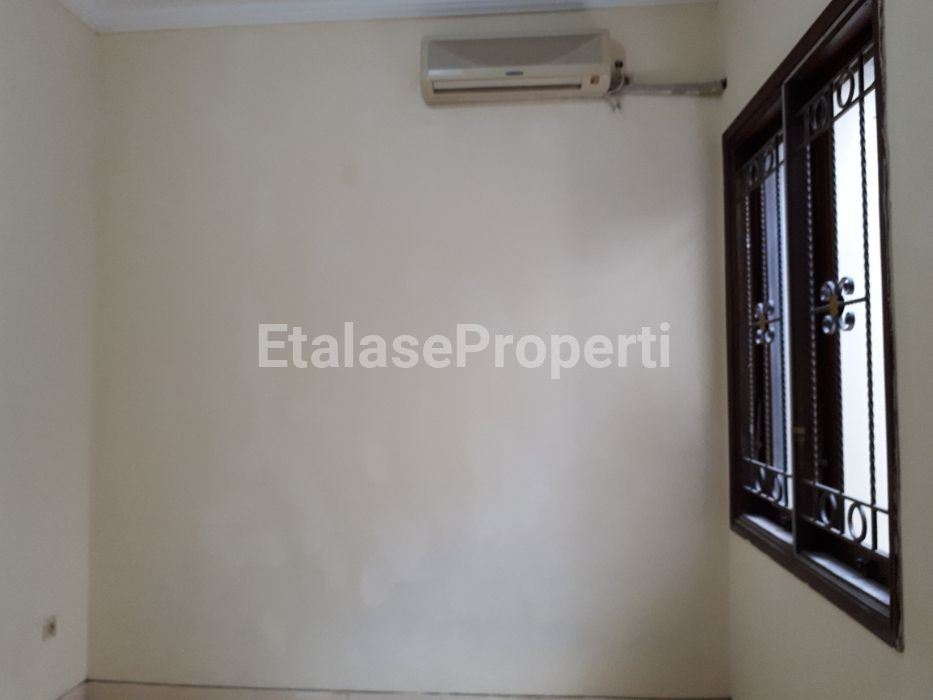 Foto properti SEWA RUMAH SIAP HUNI 2 LANTAI DI VILA BUKIT MAS CLUSTER PARIS,  SURABAYA BARAT 3
