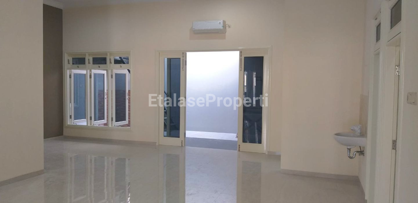 Foto properti Manyar Kartika Rumah Baru Gress 2