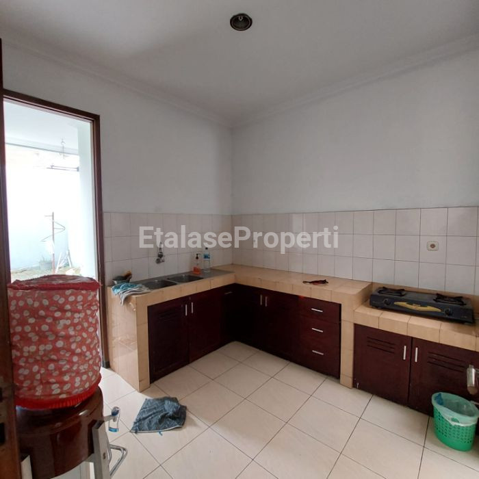 Foto properti Disewakan Rumah Paling Asri, Lebar, Dan Strategis Daerah Waru 9