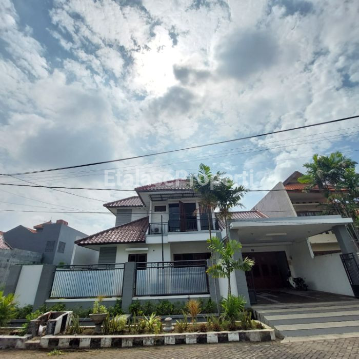 Foto properti Disewakan Rumah Paling Asri, Lebar, Dan Strategis Daerah Waru 10