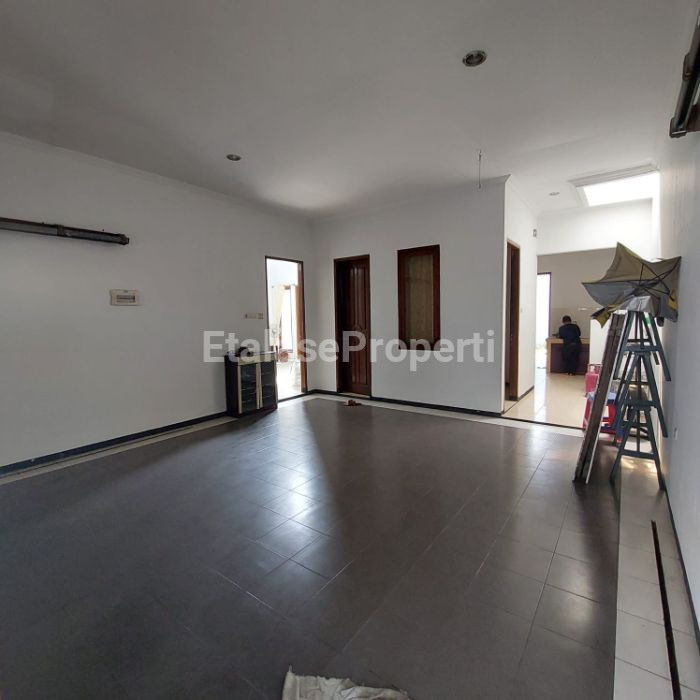 Foto properti Disewakan Rumah Paling Asri, Lebar, Dan Strategis Daerah Waru 5