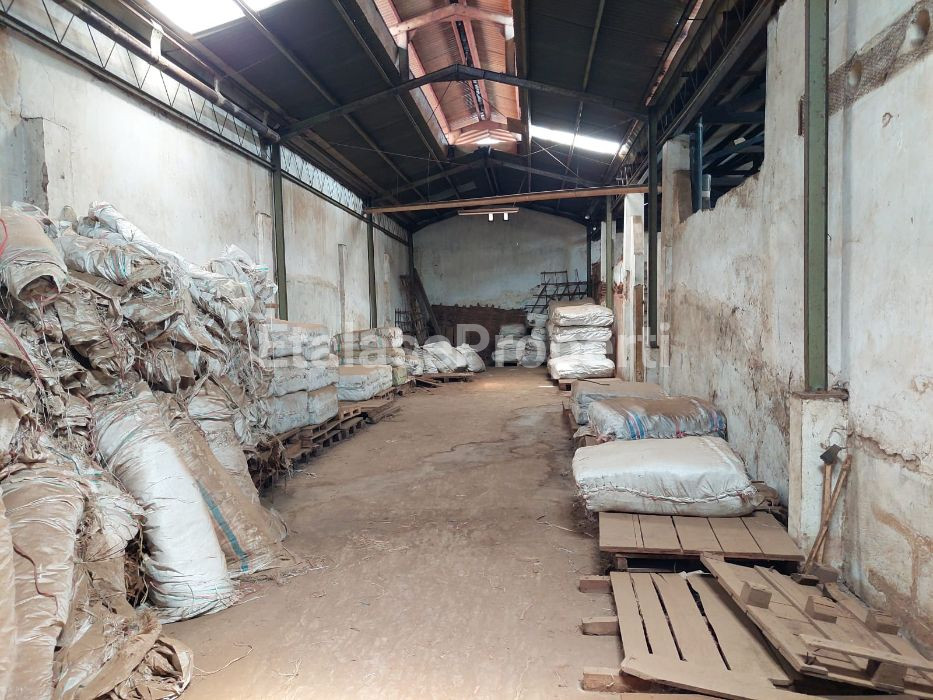 Foto properti Dijual Bangunan Bekas Pabrik Di Jalan Kenjeran Siap Pakai 2