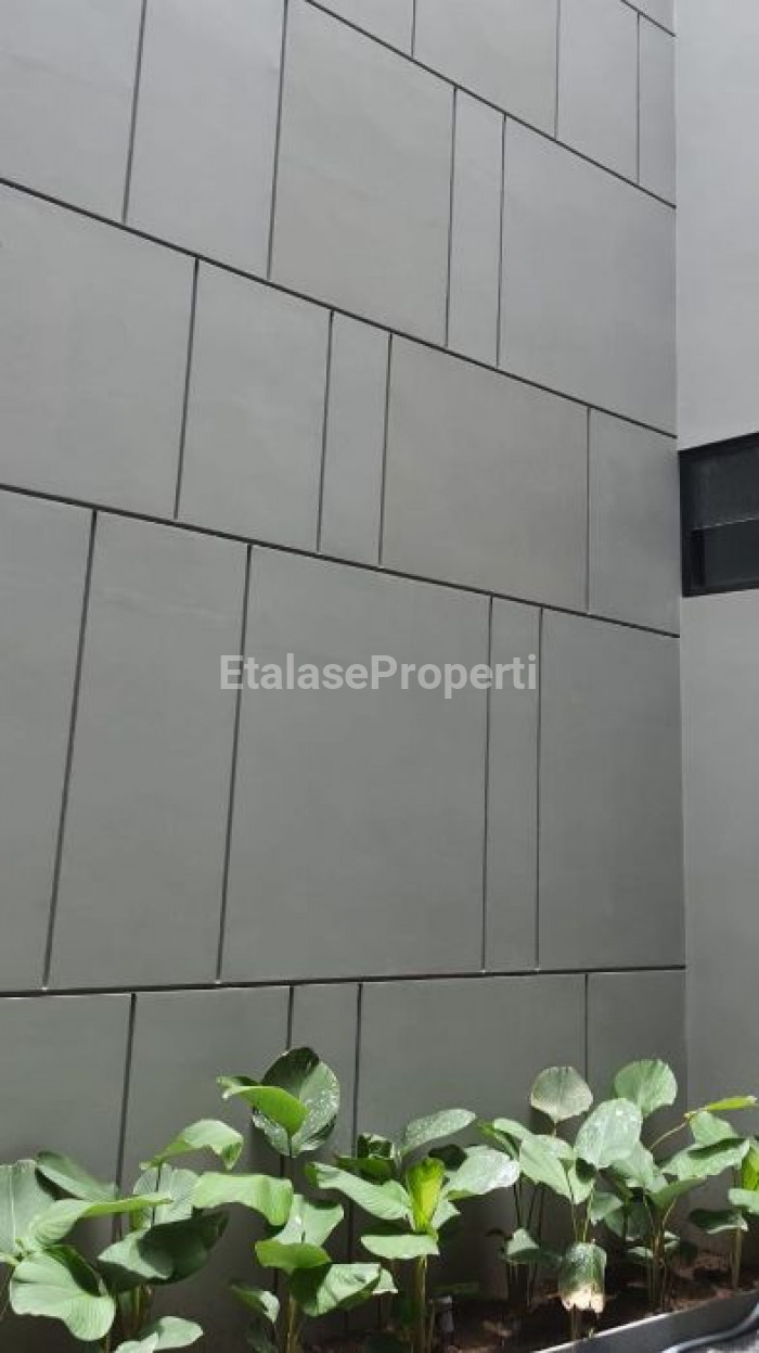 Foto properti Dijual Rumah Baru Dengan Konsep Open Space. Lokasi Di Manyar Indah 6