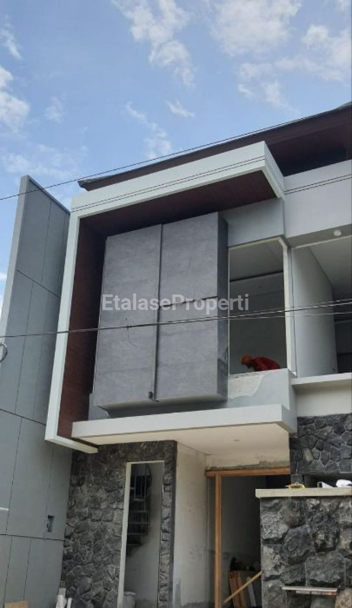 Foto properti Dijual Rumah Baru Dengan Konsep Open Space. Lokasi Di Manyar Indah 7