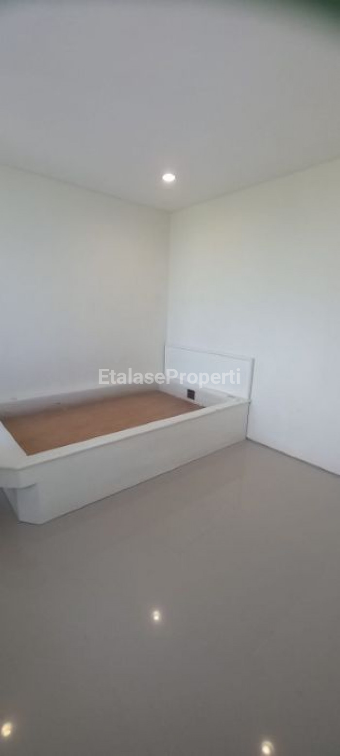 Foto properti Rumah Royal Residence Cluster Monticello Minimalis Siap Huni Di Surabaya Barat 4