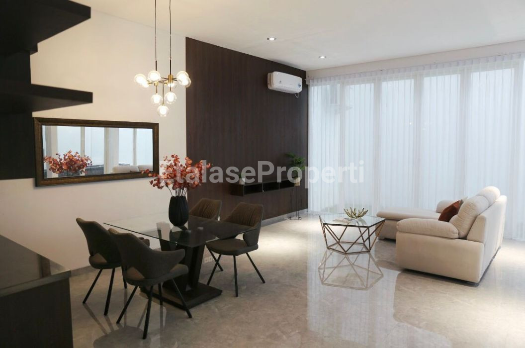 Foto properti Dijual Rumah Di Raya Wisata Bukit Mas 2