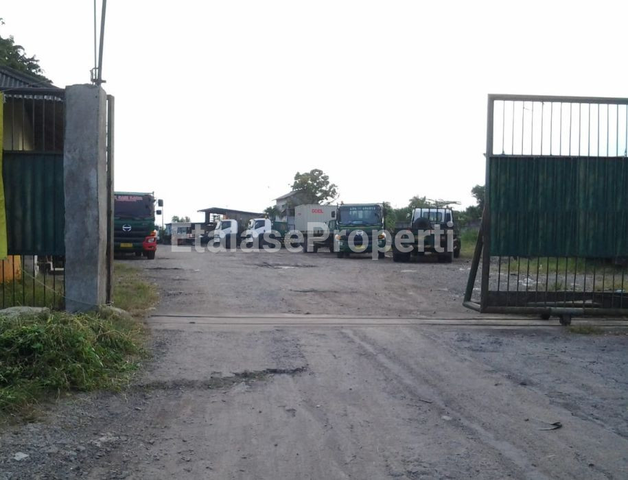 Foto properti Dijual Tanah Di Nol Jalan Raya Osowilangon 2