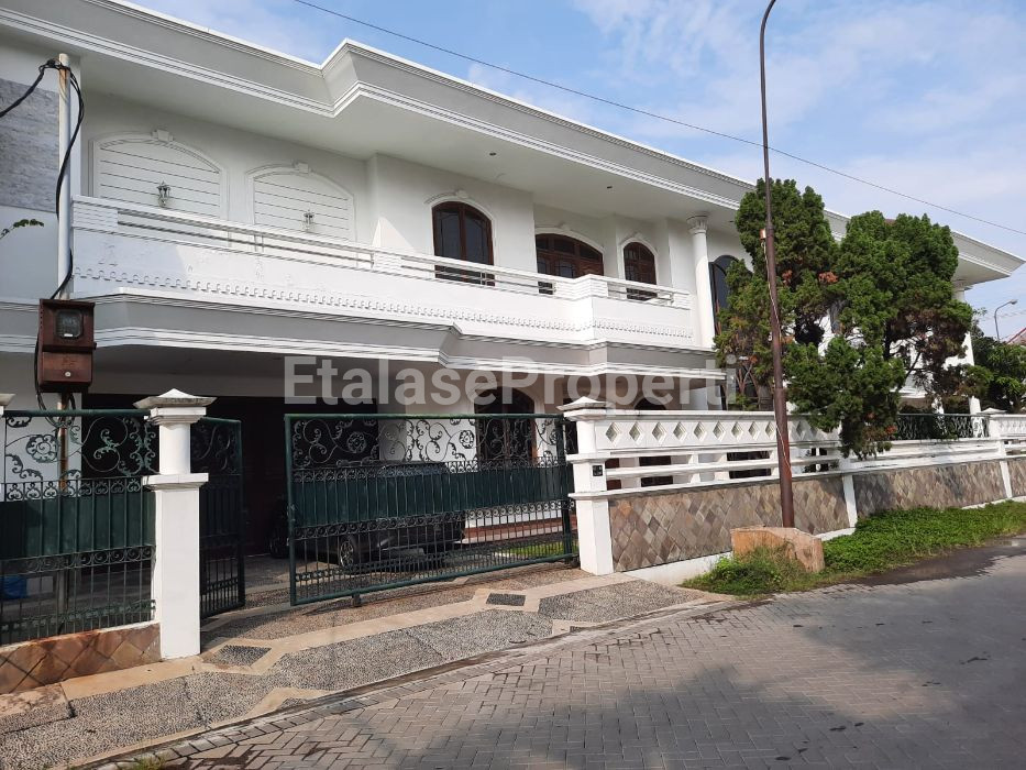 Foto properti Dijual Rumah 2 Lantai Bagus SHM Di Dharmahusada Indah Surabaya 2
