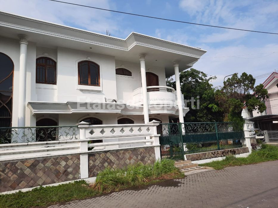 Foto properti Dijual Rumah 2 Lantai Bagus SHM Di Dharmahusada Indah Surabaya 5