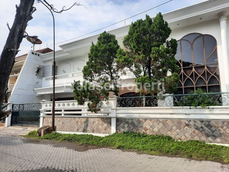 Foto properti Dijual Rumah 2 Lantai Bagus SHM Di Dharmahusada Indah Surabaya 6