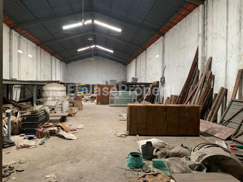 Foto properti DI SEWAKAN GUDANG JL.SUKOMANUNGGAL 4