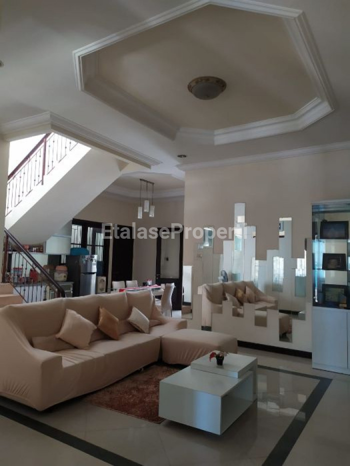 Foto properti Rumah Lokasi ELIT Favorit  Galaxy Bumi Permai 2 Full Furnished Di Surabaya Timur 1