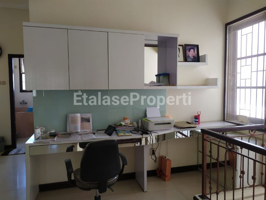 Foto properti Rumah Lokasi ELIT Favorit  Galaxy Bumi Permai 2 Full Furnished Di Surabaya Timur 4