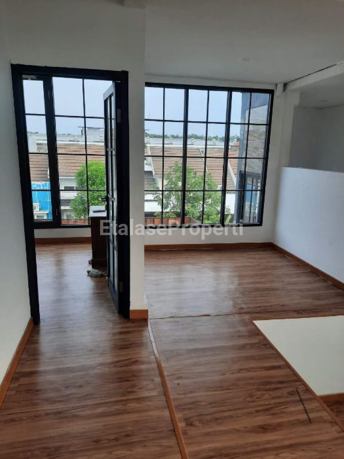 Foto properti Ada Rooftop! Dijual Cepat Rumah 2 Lantai Taman Rivera Regency Dekat UPN 2