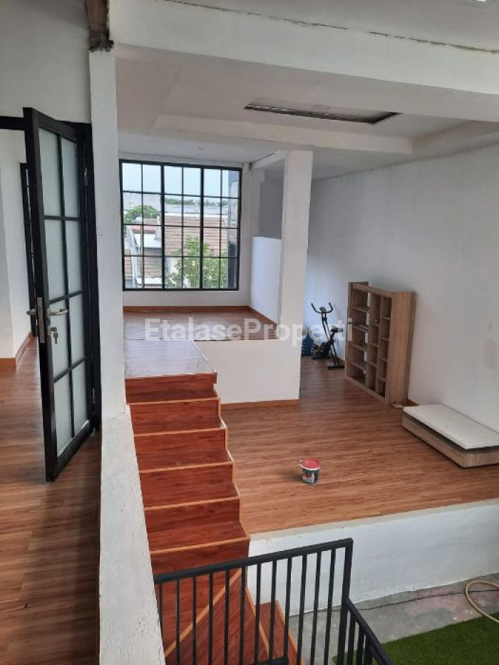 Foto properti Ada Rooftop! Dijual Cepat Rumah 2 Lantai Taman Rivera Regency Dekat UPN 6