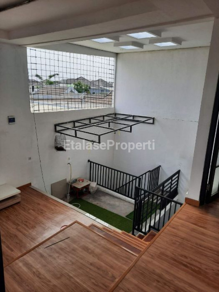 Foto properti Ada Rooftop! Dijual Cepat Rumah 2 Lantai Taman Rivera Regency Dekat UPN 7
