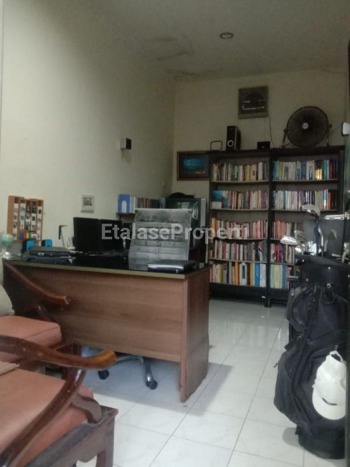 Foto properti Jual Cepat Rumah Di Rungkut Asri Tengah Dekat Yakaya 2