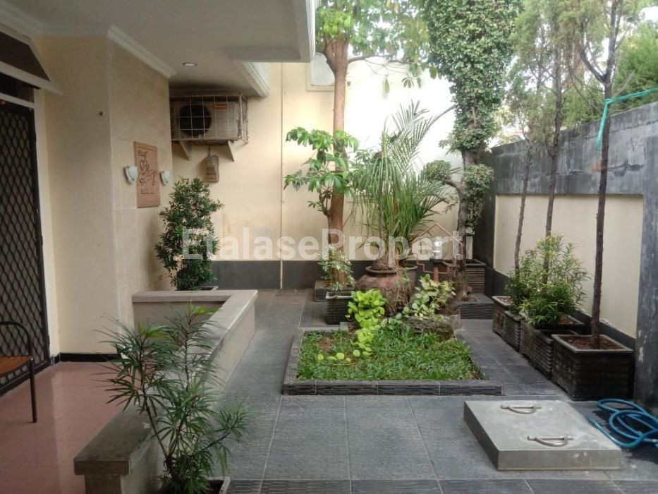 Foto properti Jual Cepat Rumah Di Rungkut Asri Tengah Dekat Yakaya 9