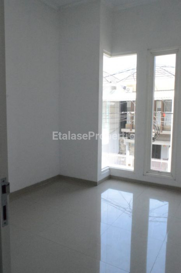 Foto properti Rumah Baru Green Semanggi Manggrove 4