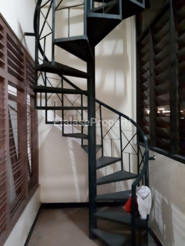 Foto properti Dijual Rumah Istimewa 4 Lantai Dengan Harga Istimewa 2