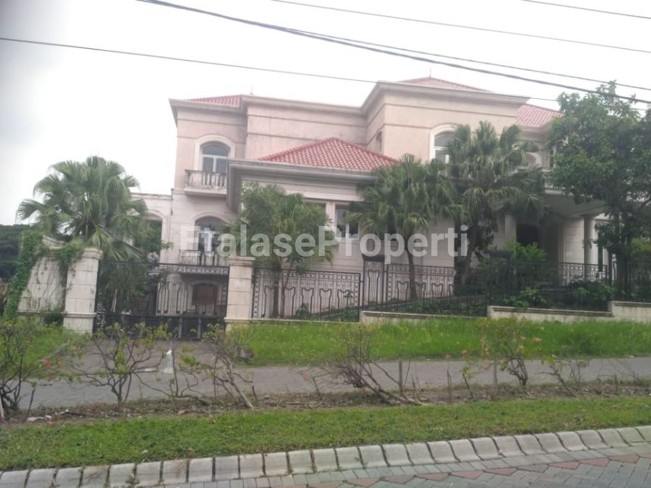 Foto properti Rumah Mewah Siap Huni Golf View Di Kawasan Elit Bukit Darmo Golf Surabaya Barat 2