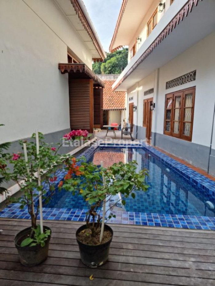 Foto properti RUMAH  TENGAH KOTA RASA BALI DEKAT KAPUAS ADA POOL 2