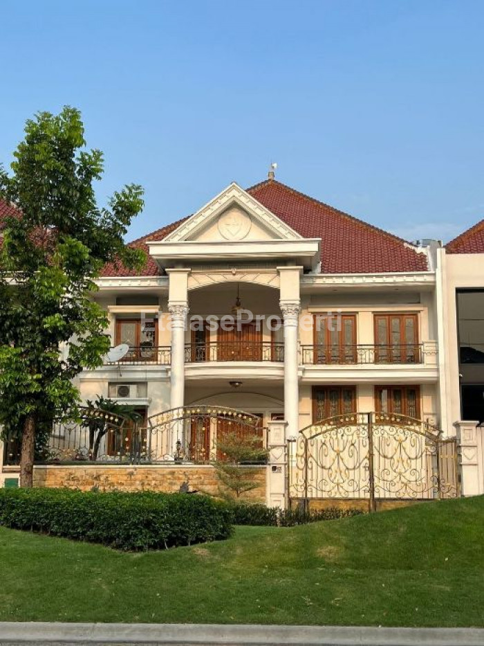 Foto properti Dijual Rumah 2 Lantai Di  Raya Telaga Utama Citraland Surabaya Barat 1