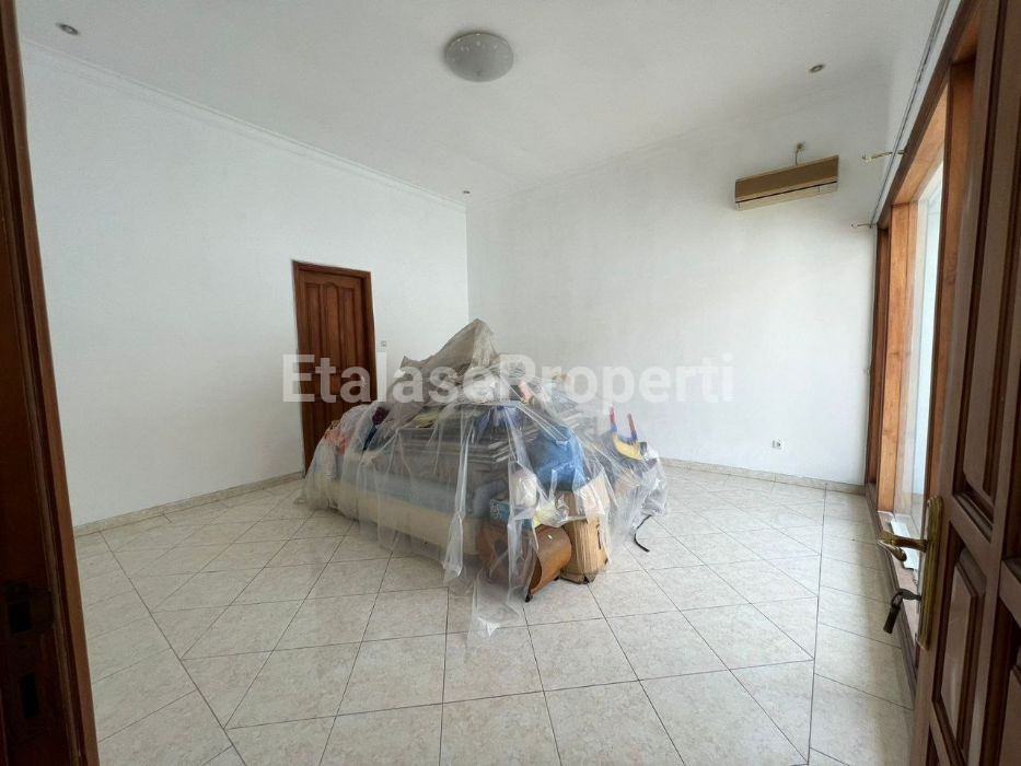Foto properti Dijual Rumah 2 Lantai Di  Raya Telaga Utama Citraland Surabaya Barat 3